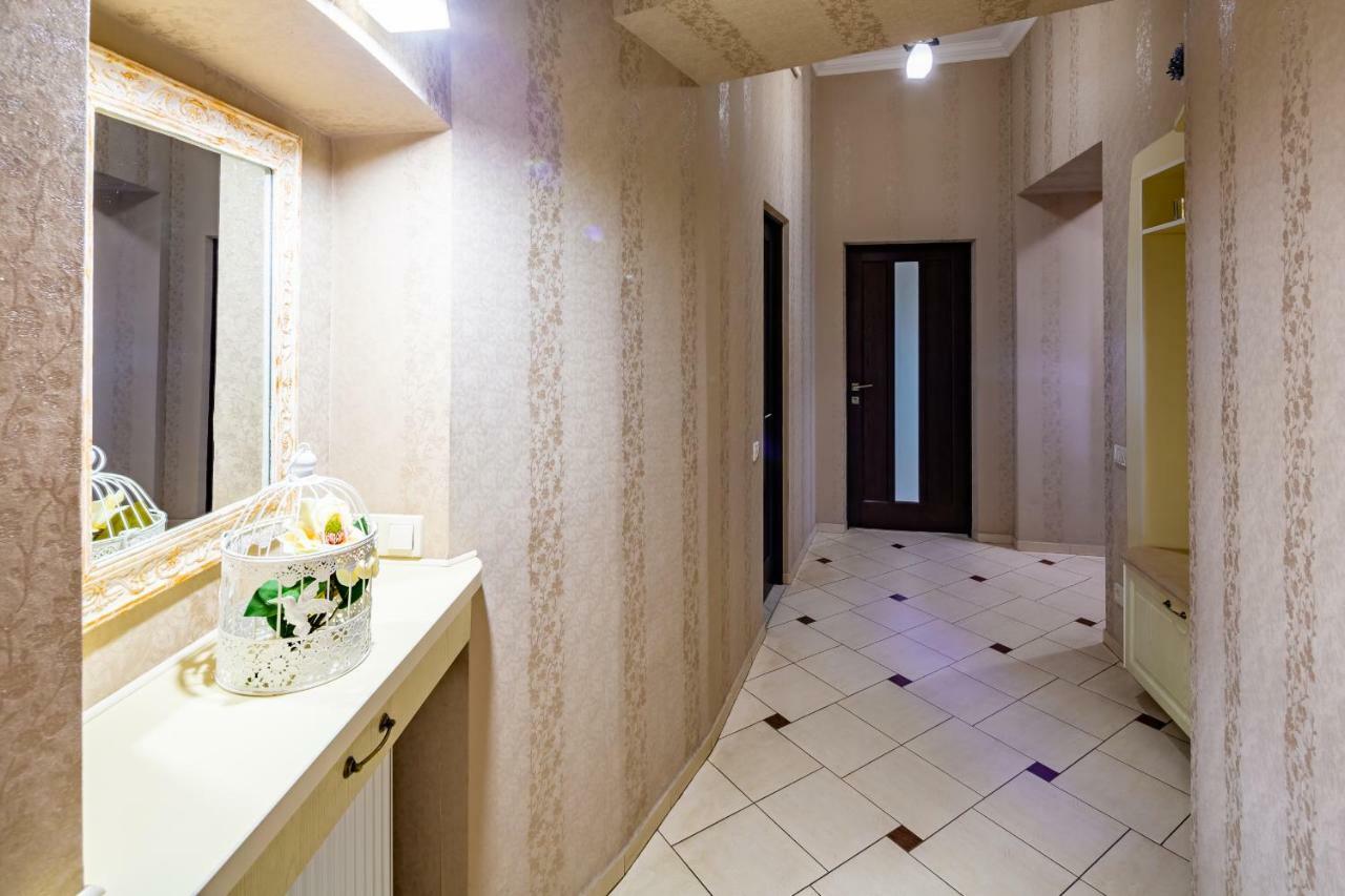 Alfa Apartments Kniazia Romana 11 ลวีฟ ภายนอก รูปภาพ